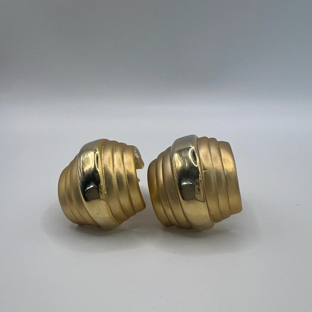 Vintage Gold Tone Ribbed Clip On Earrings Chunky Statement Hoops 1 Inch